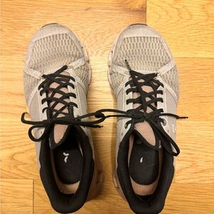 OnCloud Cloud Flyer Women’s Running Shoes size 7